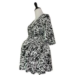 Liz Lange Maternity Top Womens XL 16 18 V Neck Flutter Sleeves Black White Print